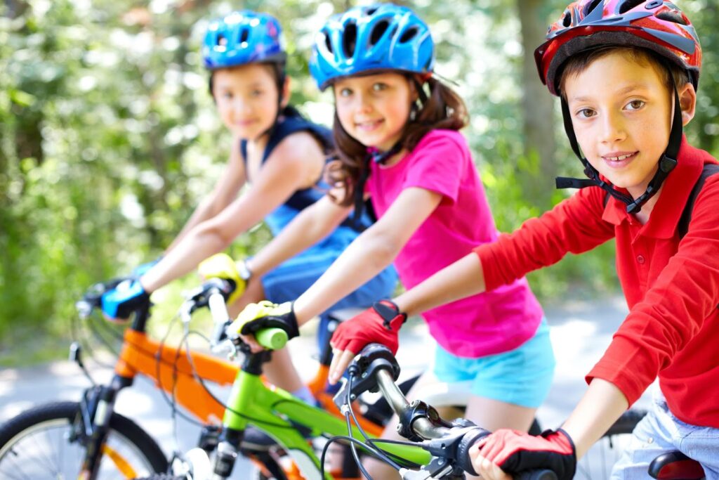 How Your Child Can Make New Friends In and Out of School