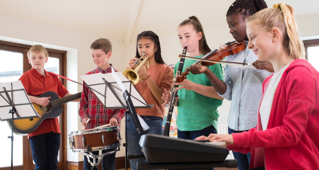 5 Reasons Schools Need to Promote Learning Musical Instruments More